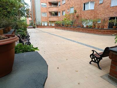 Apartamento de 4 alcobas en arriendo en Castropol, Medellín, 110 m² · foto 19 de 20