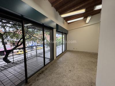 Retail space for rent in Manchester, Bello