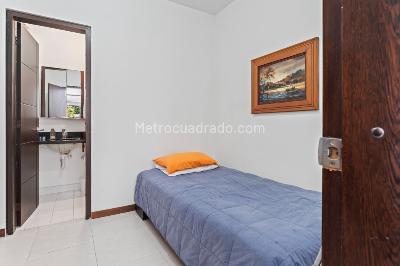 Casa de 3 alcobas en venta en El Poblado, Medellín, 340 m² · foto 18 de 20