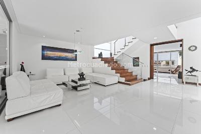 Casa de 3 alcobas en venta en El Poblado, Medellín, 340 m² · foto 2 de 20