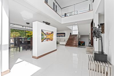 Casa de 3 alcobas en venta en El Poblado, Medellín, 340 m² · foto 5 de 20