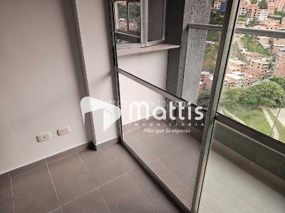 Apartamento de 3 alcobas en arriendo en Loma De Los Bernal, Medellín, 55 m² · foto 2 de 12