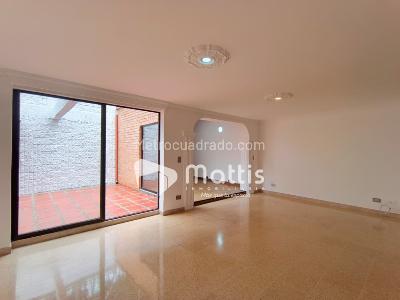 Casa de 4 alcobas en venta en Envigado, Envigado, 204 m² · foto 2 de 20