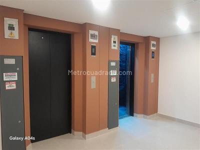 Apartamento de 1 alcoba en venta en Santa Barbar Central, Bogotá, 31 m² · foto 2 de 20