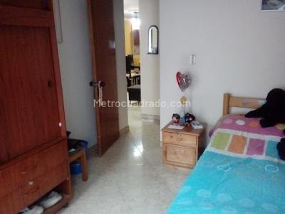 Casa de 5 alcobas en venta en L, Mosquera, 300 m² · foto 4 de 11