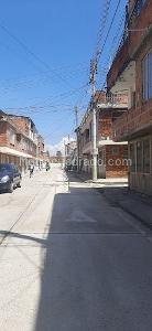 Casa de 5 alcobas en venta en L, Bogotá, 210 m² · foto 2 de 9