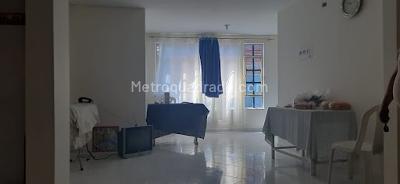 Casa de 5 alcobas en venta en L, Bogotá, 210 m² · foto 3 de 9