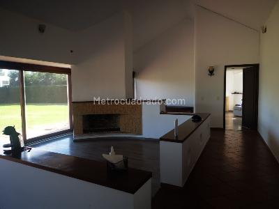 Casa de 5 alcobas en venta en Quintas De Serrezuela, Mosquera, 450 m² · foto 3 de 19