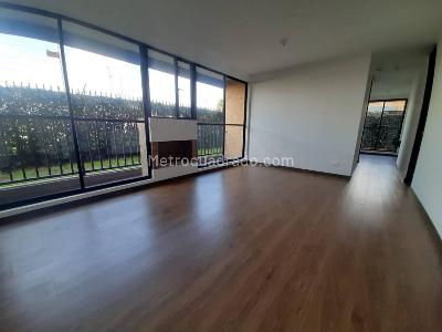Apartamento de 3 alcobas en venta en L, Funza, 77 m² · foto 2 de 17