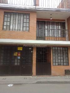 Casa de 5 alcobas en venta en O, Mosquera, 84 m² · foto 2 de 18