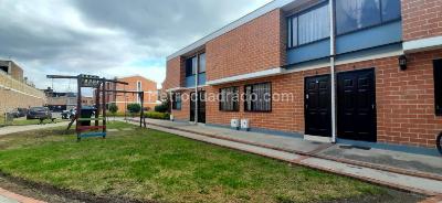 Casa de 3 alcobas en venta en Centro, Funza, 84 m² · foto 2 de 11