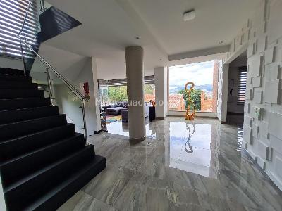 Casa de 3 alcobas en venta en Montichelo, Bogotá, 400 m² · foto 2 de 20