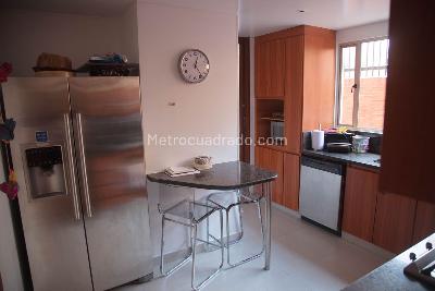 Apartamento de 3 alcobas en venta en Rosales Refugio, Bogotá, 200 m² · foto 8 de 17