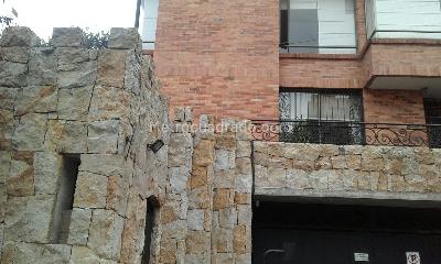 Apartamento de 3 alcobas en venta en Rosales Refugio, Bogotá, 200 m² · foto 3 de 17