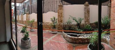 Apartamento de 3 alcobas en venta en Rosales Refugio, Bogotá, 200 m² · foto 4 de 17