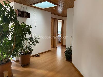 Apartamento de 3 alcobas en venta en Santa Paula Central, Bogotá, 169 m² · foto 2 de 20