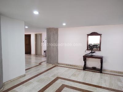 Apartamento de 3 alcobas en venta en La Cabrera Alta, Bogotá, 150 m² · foto 2 de 17