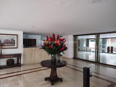 Apartamento de 3 alcobas en venta en La Cabrera Alta, Bogotá, 150 m² · foto 1 de 17