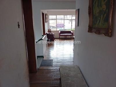 Casa de 4 alcobas en venta en Usaquen Cerros, Bogotá, 214 m² · foto 2 de 8
