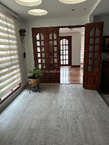 Casa de 3 alcobas en venta en San Jose De Bavaria, Bogotá, 230 m² · foto 2 de 8