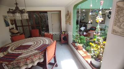 Casa de 5 alcobas en venta en Pontevedra, Bogotá, 280 m² · foto 3 de 8