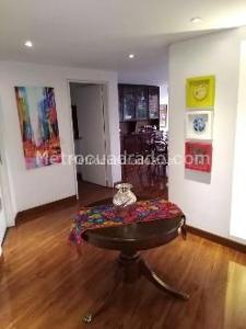 Apartamento de 3 alcobas en venta en Refugio Rosales, Bogotá, 195 m² · foto 5 de 17