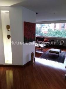 Apartamento de 3 alcobas en venta en Refugio Rosales, Bogotá, 195 m² · foto 6 de 17
