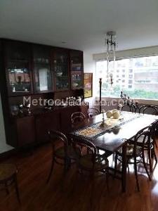 Apartamento de 3 alcobas en venta en Refugio Rosales, Bogotá, 195 m² · foto 9 de 17
