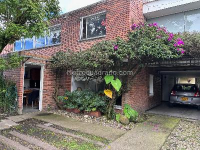 Casa de 3 alcobas en venta en Niza Antigua Iii Etapa, Bogotá, 323 m² · foto 2 de 20