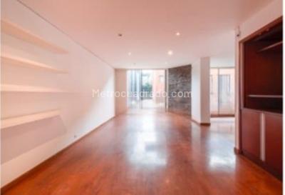 Apartamento de 3 alcobas en venta en Chico Navarra, Bogotá, 138 m² · foto 2 de 15