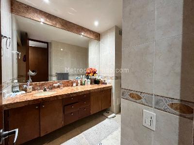 Apartamento de 3 alcobas en venta en Balcones De Lindaraja, Bogotá, 193 m² · foto 14 de 20