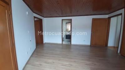 Casa de 3 alcobas en venta en Santa Ana Occidental, Bogotá, 254 m² · foto 17 de 20