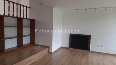 Casa de 3 alcobas en venta en Santa Ana Occidental, Bogotá, 254 m² · foto 2 de 20