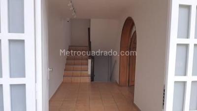 Casa de 3 alcobas en venta en Santa Ana Occidental, Bogotá, 254 m² · foto 3 de 20