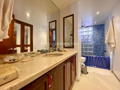 Apartamento de 3 alcobas en venta en Chico Norte Chico, Bogotá, 130 m² · foto 11 de 13
