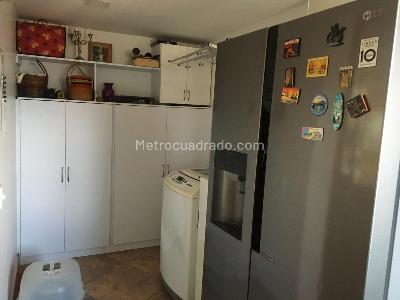 Apartamento de 2 alcobas en venta en Los Rosales, Bogotá, 113 m² · foto 9 de 16