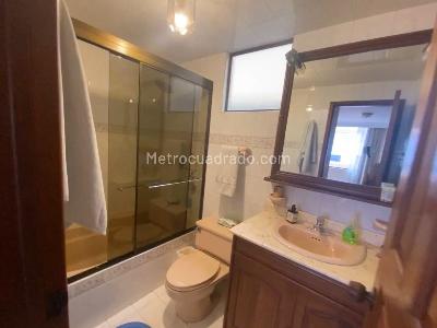 Apartamento de 4 alcobas en venta en Chico Navarra, Bogotá, 274 m² · foto 12 de 13