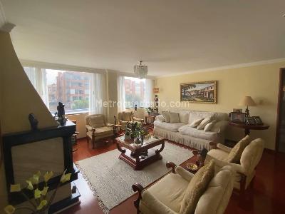 Apartamento de 4 alcobas en venta en Chico Navarra, Bogotá, 274 m² · foto 2 de 13