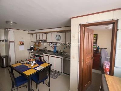 Apartamento de 4 alcobas en venta en Chico Navarra, Bogotá, 274 m² · foto 10 de 13