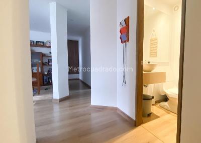 Apartamento de 3 alcobas en venta en Santa Barbara Oriental, Bogotá, 133 m² · foto 7 de 20