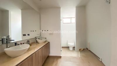 Apartamento de 3 alcobas en venta en Santa Barbara Oriental, Bogotá, 133 m² · foto 12 de 20