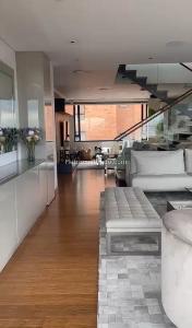 Apartamento de 3 alcobas en venta en Los Rosales, Bogotá, 394 m² · foto 6 de 20