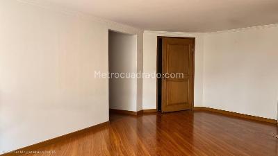 Apartamento de 2 alcobas en venta en Pasadena Alta, Bogotá, 75 m² · foto 3 de 16