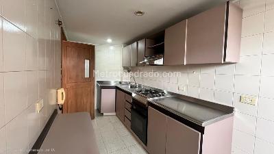 Apartamento de 2 alcobas en venta en Pasadena Alta, Bogotá, 75 m² · foto 7 de 16