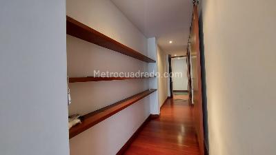 Apartamento de 2 alcobas en venta en El Chico Parque Virrey, Bogotá, 84 m² · foto 4 de 9