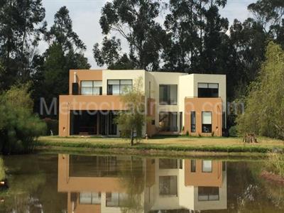 Casa de 3 alcobas en venta en Vereda Canelon C 176, Cajicá, 320 m² · foto 1 de 15