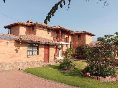 Casa de 5 alcobas en venta en Vereda Canelon C 157, Cajicá, 390 m² · foto 2 de 16