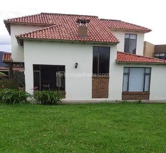 Casa de 4 alcobas en venta en Vereda Canelon C 112, Cajicá, 174 m² · foto 2 de 17