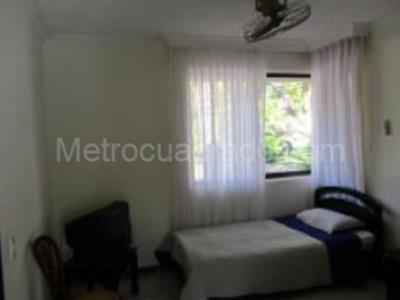 Casa de 5 alcobas en venta en Rural C 066, Girardot, 291 m² · foto 6 de 12