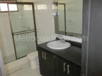 Casa de 5 alcobas en venta en Rural C 066, Girardot, 291 m² · foto 9 de 12
